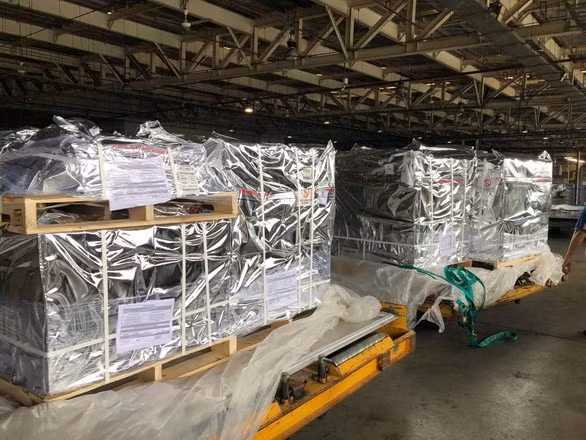 A batch of 100,000 vials of remdesivir arrives in Tan Son Nhat airport on August 29 (Photo: E.C.P)
