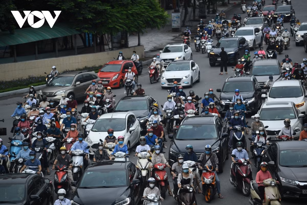 A familiar sight of traffic jams could be seen on Nga Tu So road.