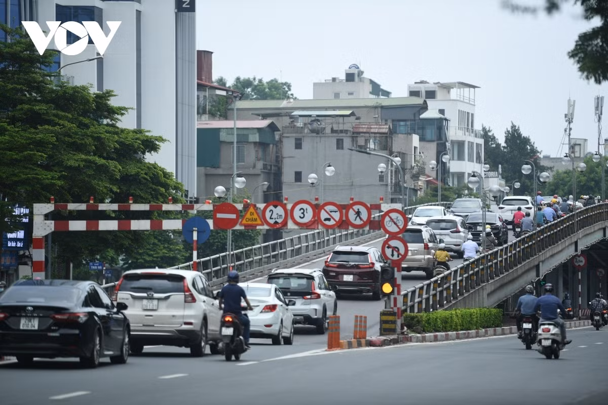 People in Hanoi take to streets after lockdown restrictions eased ảnh 10