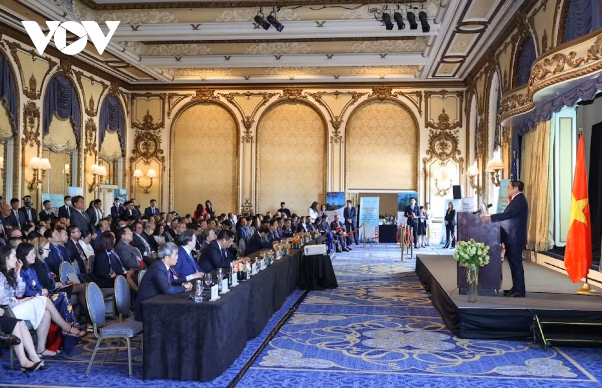 Fresh opportunities for Vietnam-US cooperation in tourism development and trade ảnh 2 Prime Minister Pham Minh Chinh speaks at the conference.