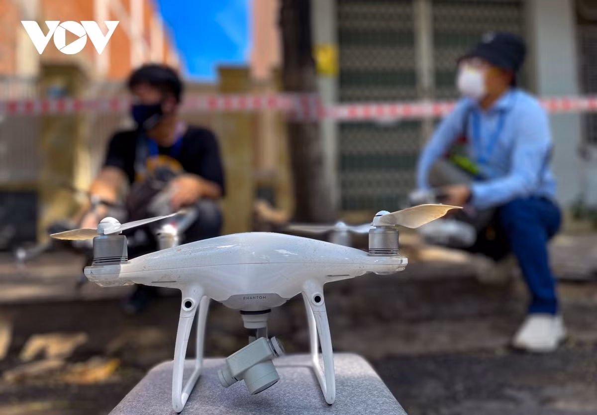 Da Nang pilots to use drones to monitor people to “stay where they are” ảnh 10 The administration of Hai Chau district installs a camera system, uses drones, and mobilises patrol teams to monitor people to ensure they “stay where they are”.