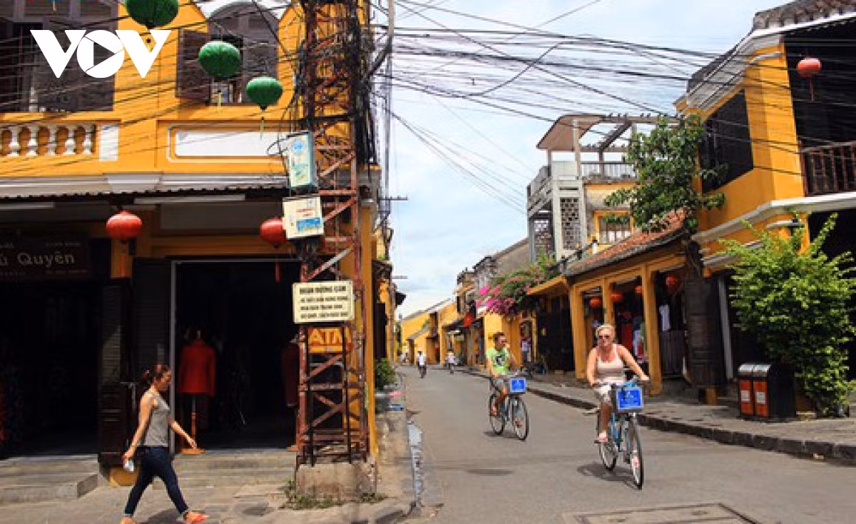 Pedestrian street in Hoi An reopens ảnh 1