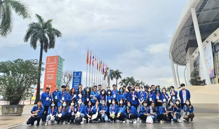 Volunteers’ silent contribution to SEA Games 31 ảnh 1