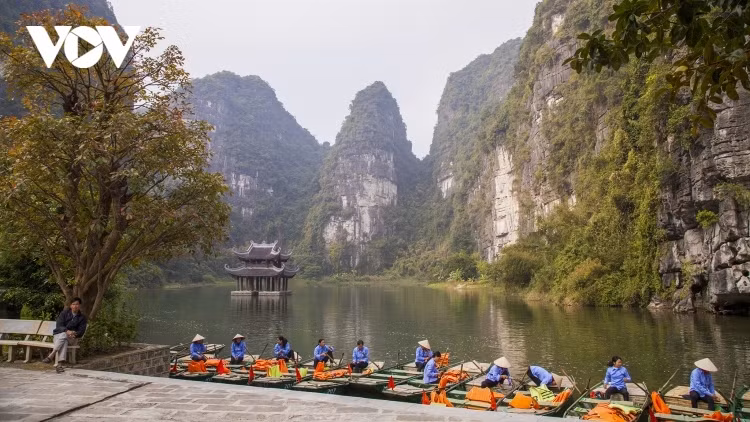 Famous tourist spots in localities to host SEA Games 31 competitions ảnh 4 The Trang An eco-tourism site is widely considered to be “Ha Long Bay on land”, it is situated roughly 96 km south of Hanoi and seven km west of the centre of Ninh Binh province, which will play host to karate competitions at SEA Games 31.