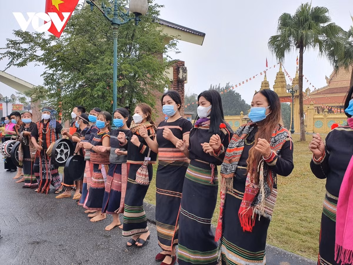 State President attends spring festival of ethnic groups nationwide ảnh 5 Various spring festivals from many ethnic minority groups are put on show at the Vietnam Ethnic Village of Culture and Tourism.