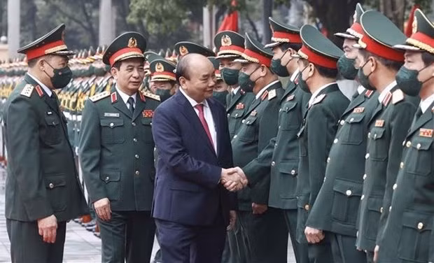 President Nguyen Xuan Phuc&nbsp;meets NDA's leaders, officers.