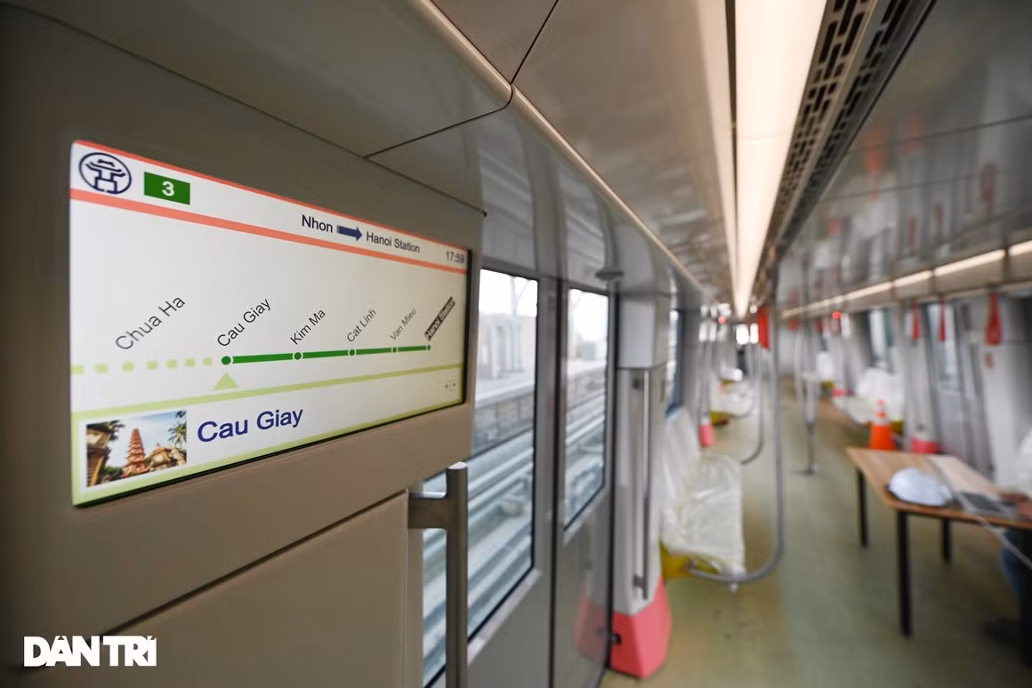 The trains initially depart at 10:30 a.m. on July 1 from the Nhon Depot area, running through Nhon-Ho Tung Mau-Cau Giay streets.