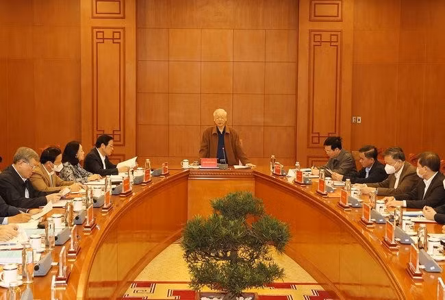 Party leader Nguyen Phu Trong (standing) presides over a working session of the Central Steering Committee for Corruption and Negative Phenomena Prevention and Control.
