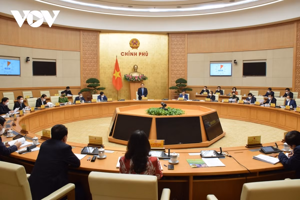 Prime Minister Pham Minh Chinh chairs the cabinet meeting