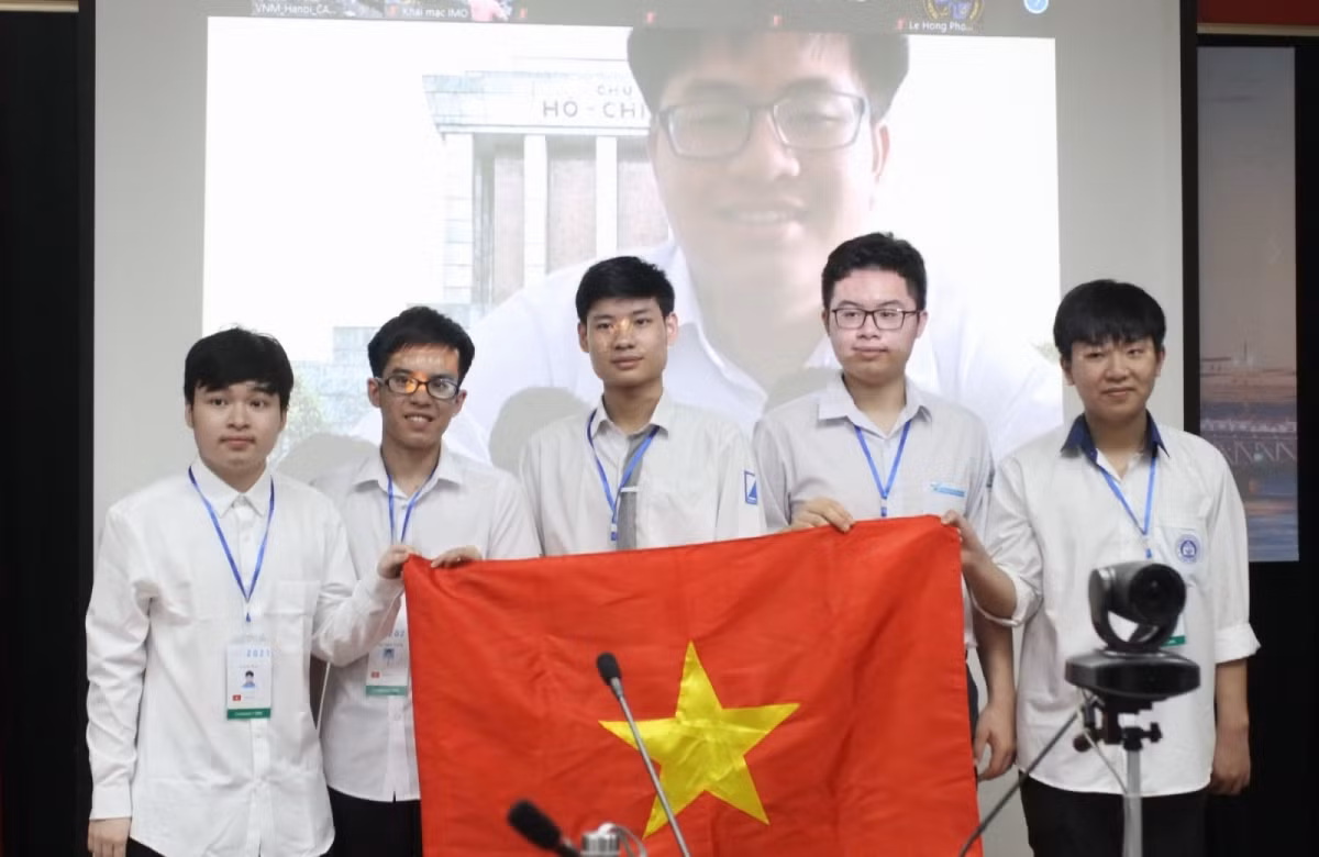 Vietnamese team at the International Mathematical Olympiad 2021