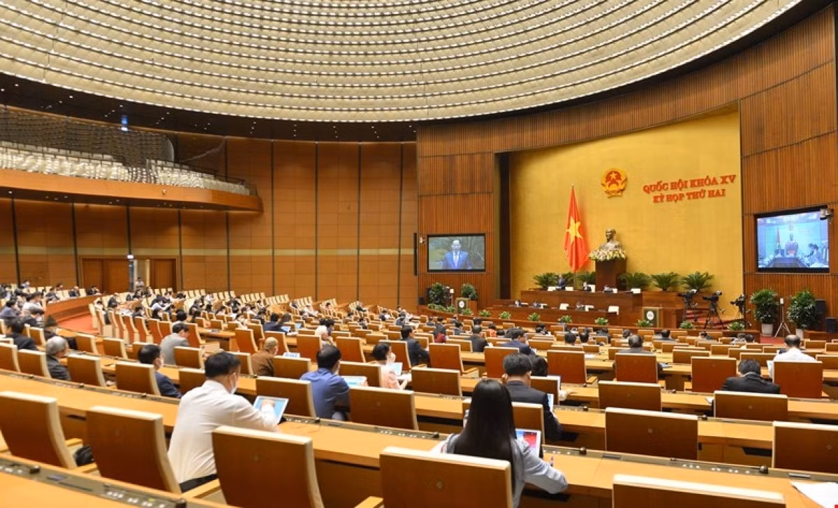 NA begins in-person session of 15th legislature’s second meeting ảnh 1 Legislators are to meet in-person from November 8-13 to discuss important matters during second session of the 15th National Assembly.