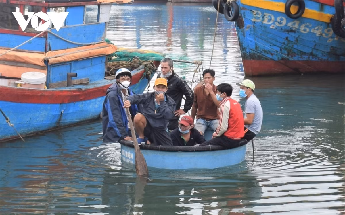 Local authorities prepare to offer support, by giving necessities, providing fuel for fishing boats, as well as giving medical examinations and treatment to fishermen in emergency cases.