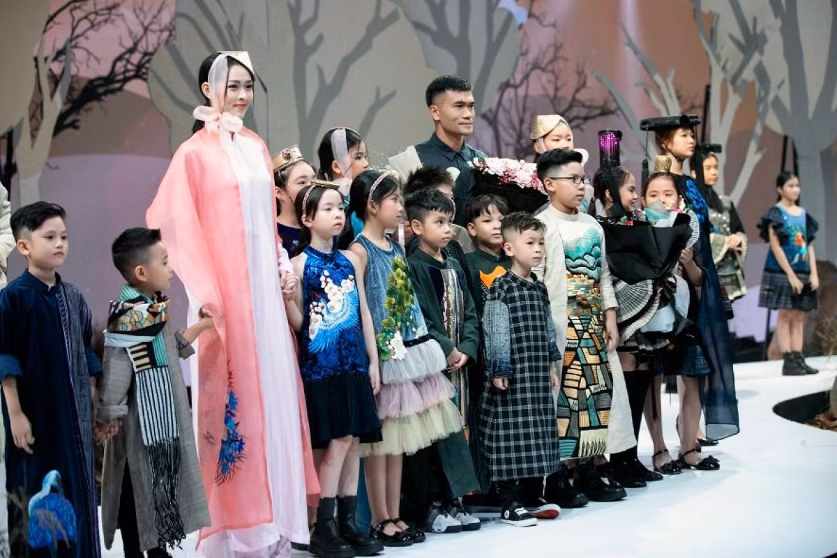 The collection draws inspiration from flowers that originate from the country’s northwestern region.