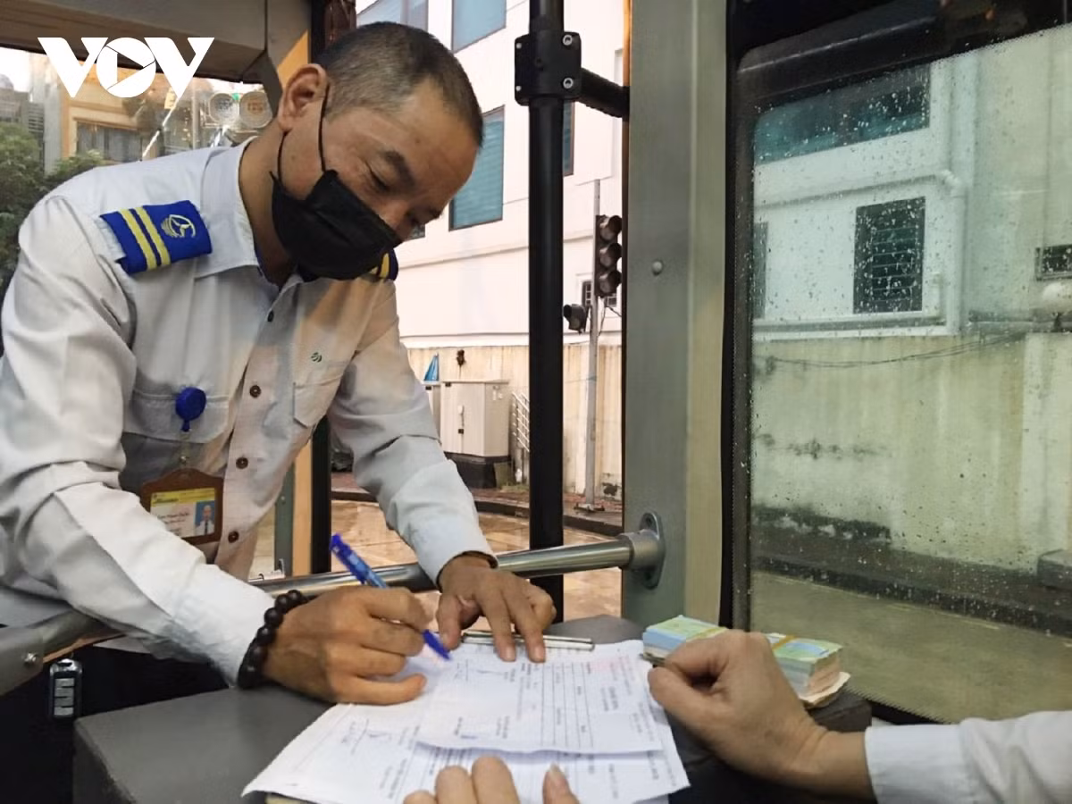 Before the bus hits the road, the driver must sign a paper to ensure the bus meets all safety requirements.