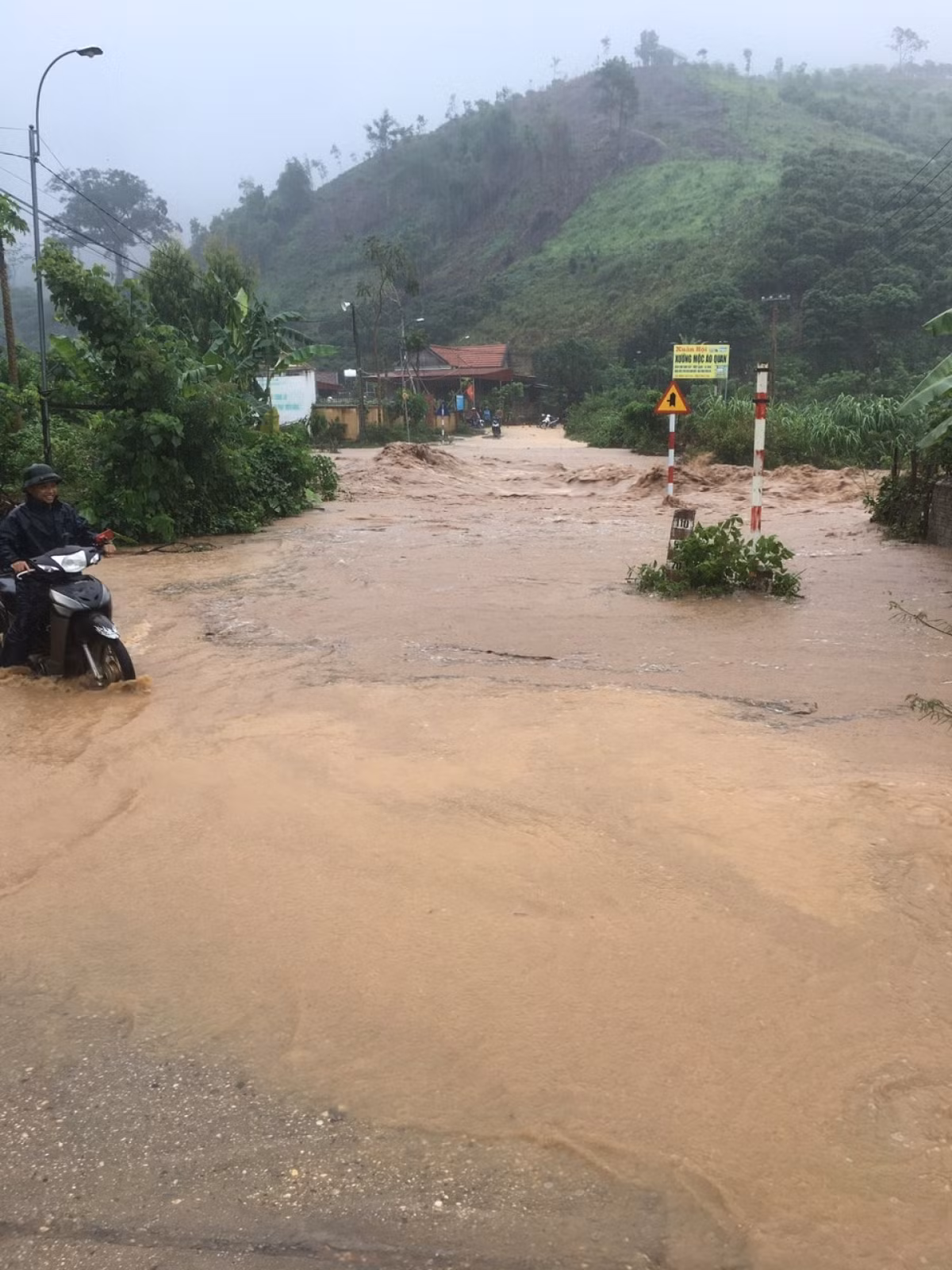 Local authorities warn residents not to wade through rivers when the water is flowing fast. In addition, they should quickly turn off the circuit breaker in the breaker box in order to avoid any electric shock when their houses are flooded.