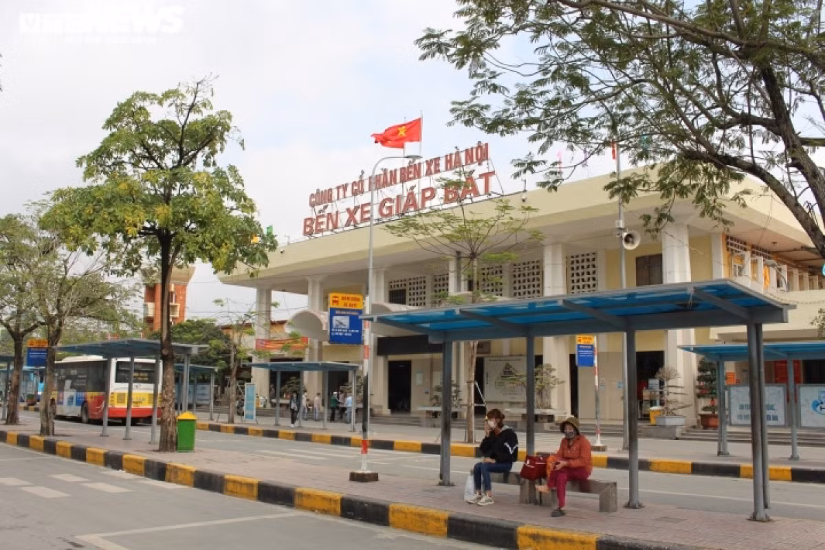 Hanoi bus stations fall quiet as Tet draws very near ảnh 6 Similar deserted scenes are recorded at Giap Bat bus station.
