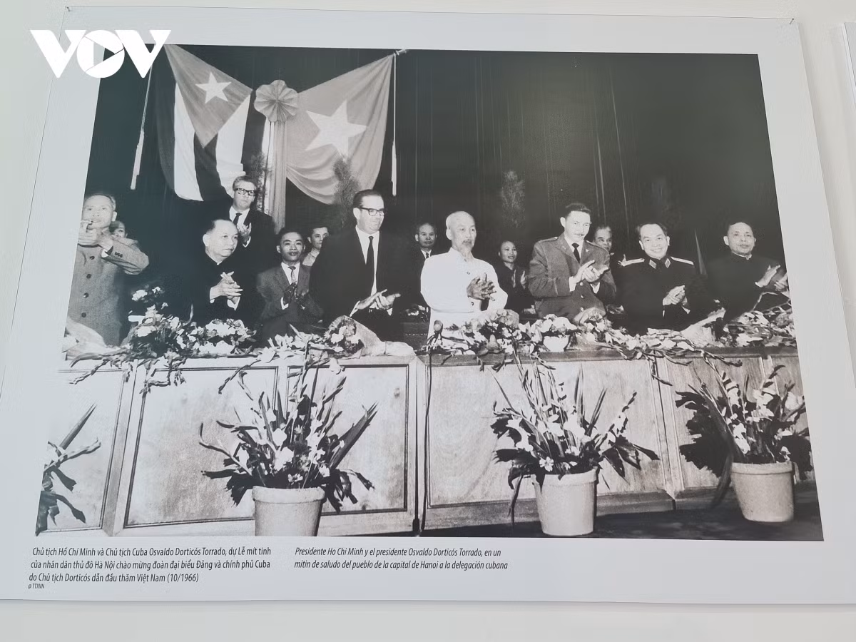 Photo exhibition details Vietnam-Cuba diplomatic ties throughout history ảnh 9