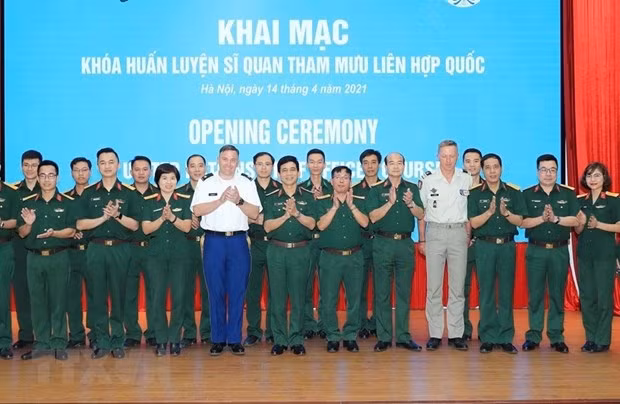 Vietnam kicks off training course for UN staff officers ảnh 1