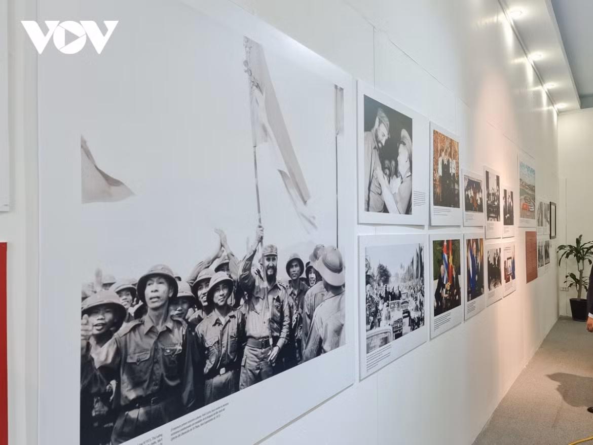 Photo exhibition details Vietnam-Cuba diplomatic ties throughout history ảnh 8