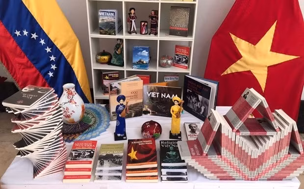 Vietnamese literature seminar held at 17th Venezuela Int’l Book Fair ảnh 1 Vietnam is attending the 17th Venezuela International Book Fair (FILVEN 2021) as a guest country of honour. (Photo: baoquocte.vn)