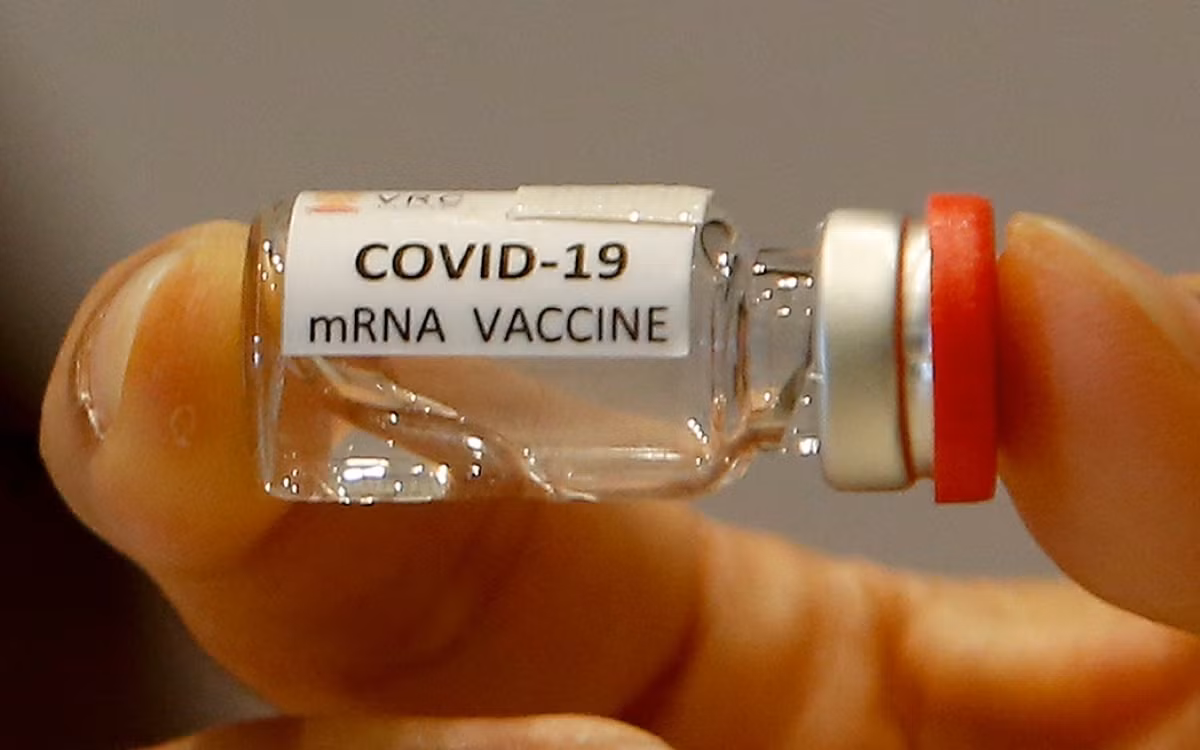 Vietnam to produce COVID-19 mRNA vaccines through WHO initiative ảnh 1 WHO supports developing countries, incluidng Vietnam, in acccessing mRNA COVID-19 vaccine technology. (Illustrative photo: AARP)