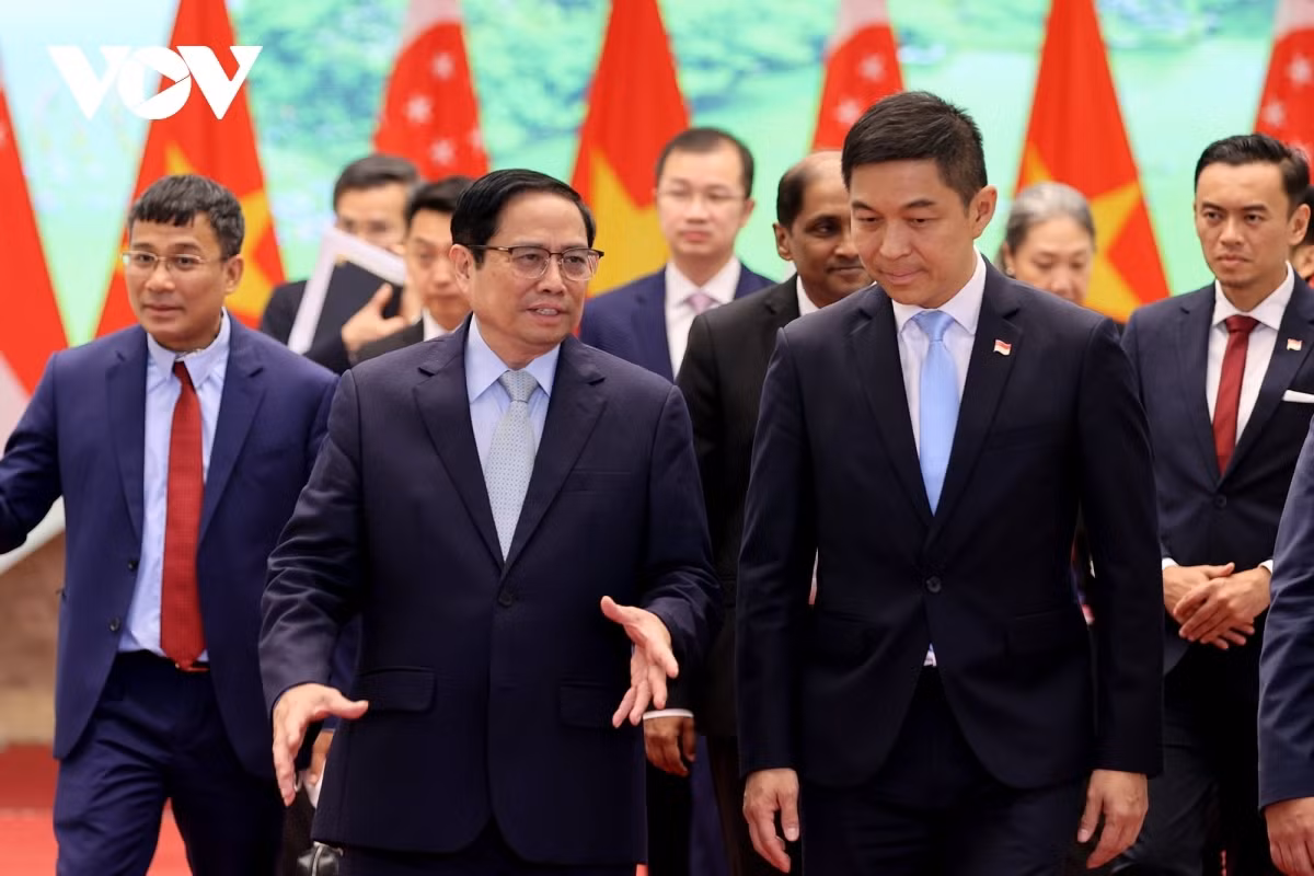 Both leaders spend time to exchange views on various fields of co-operation between the two countries.
