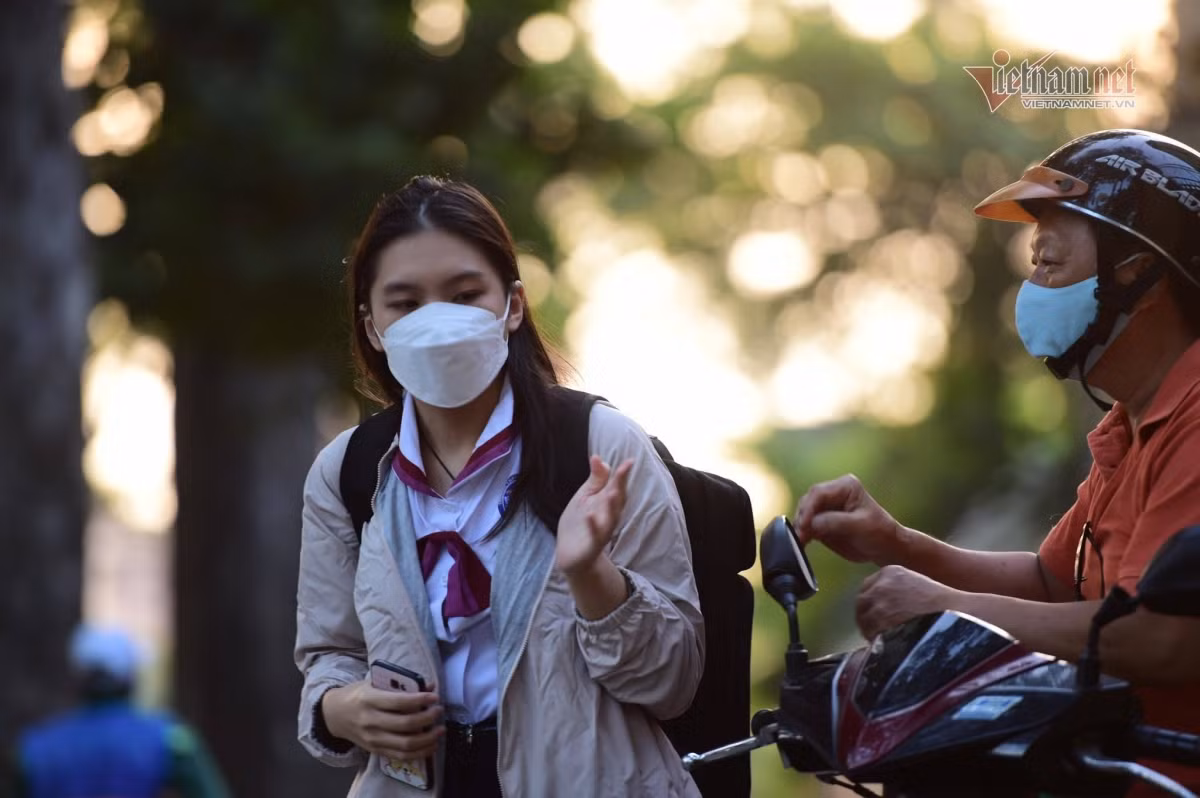 HCM City high schools reopen after half a year of closure due to COVID-19 ảnh 2 HCM City high schools reopen after half a year of closure due to COVID-19 ảnh 2