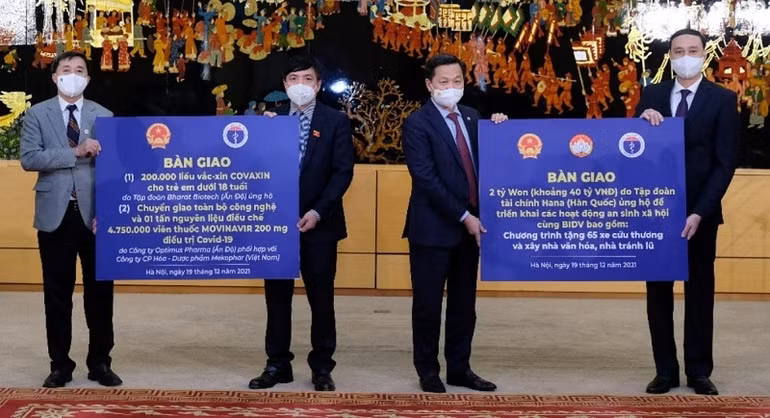 At the handover ceremony&nbsp;(Photo: dantri.com.vn)