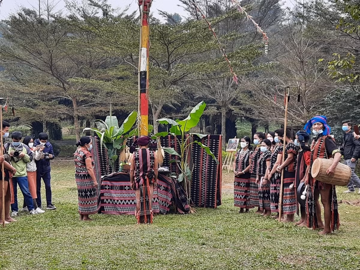 The Aza festival is a long-standing practice among the Ta Oi ethnic community as they bid farewell to the old year and welcome in the new one.