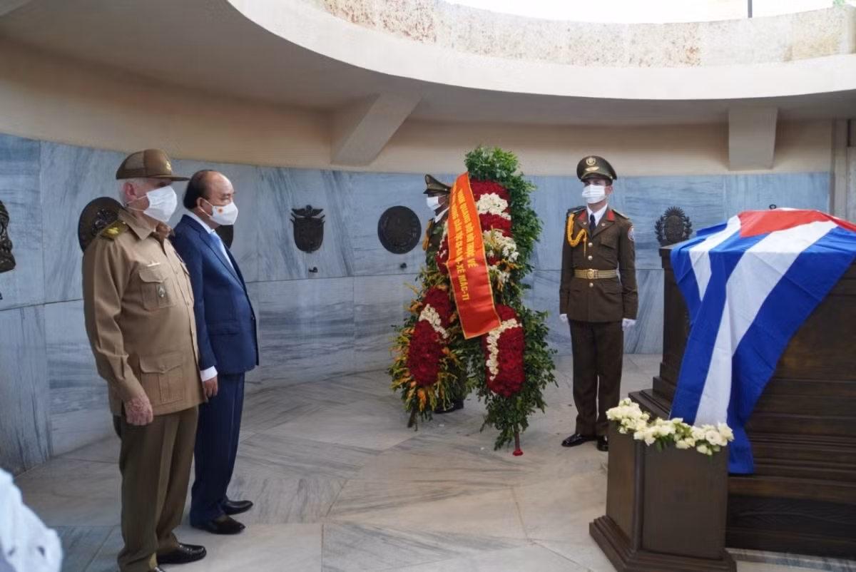 President reaffirms consistent Vietnamese solidarity and support for Cuba ảnh 2 President reaffirms consistent Vietnamese solidarity and support for Cuba ảnh 2