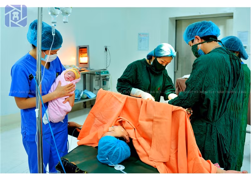 Second prize has been awarded to a photo featuring doctors welcoming a new-born baby.