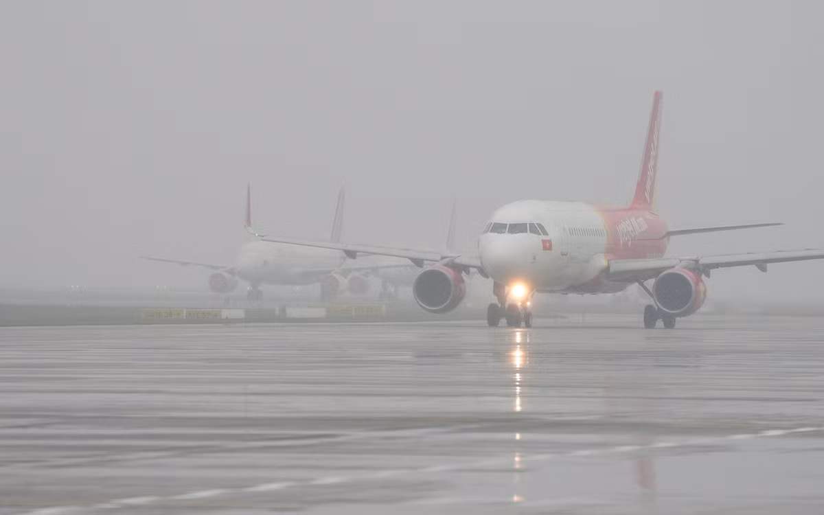 Heavy fog affects many airlines' flilght schedule.
