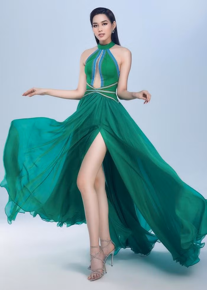 She will don an outfit by designer Vo Thanh Can in the talent competition.