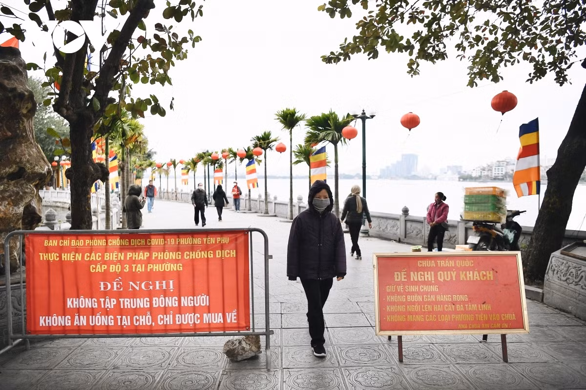 Peaceful and tranquil Hanoi on first day of Lunar New Year ảnh 17 Peaceful and tranquil Hanoi on first day of Lunar New Year ảnh 17