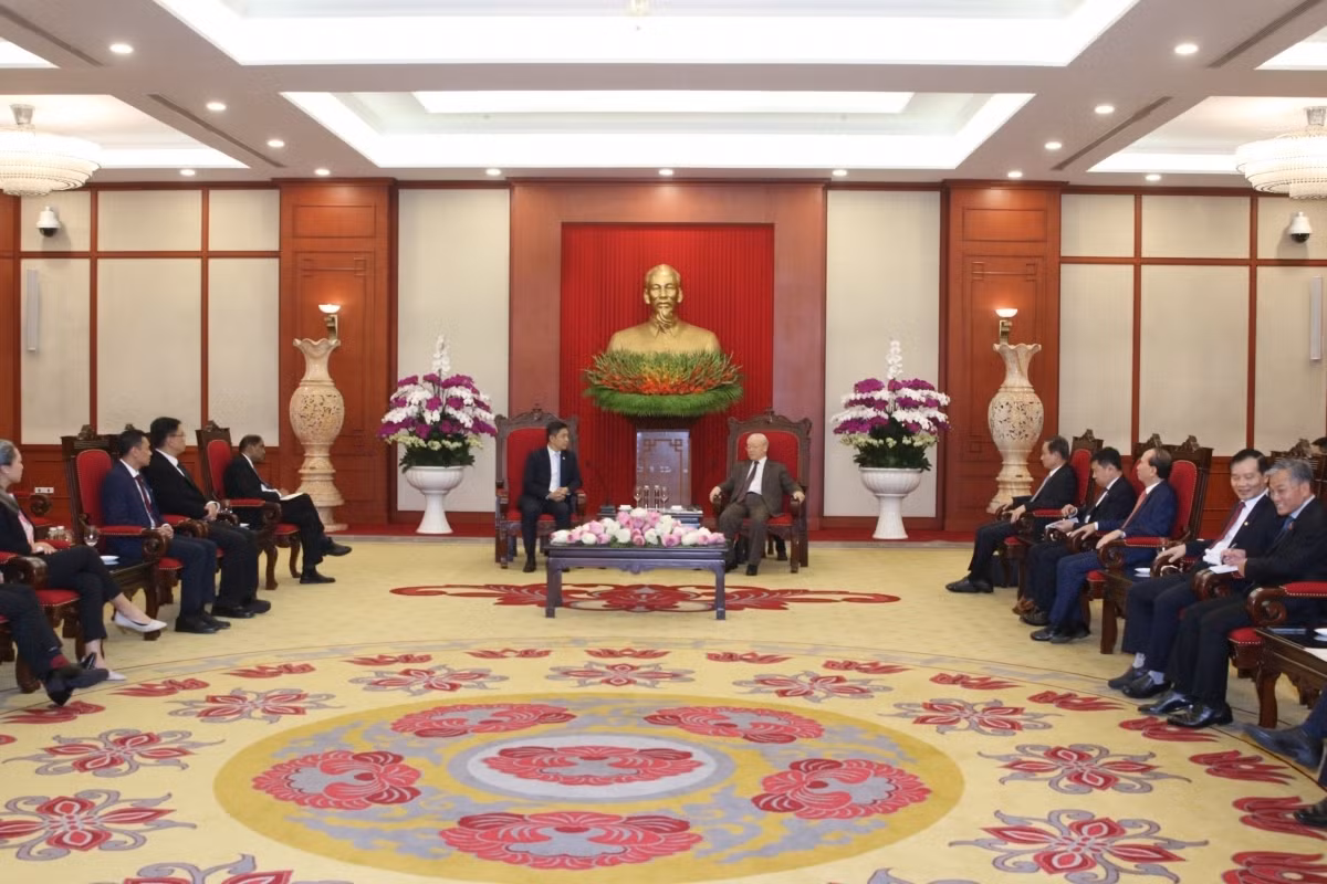 Party leader Nguyen Phu Trong expresses Vietnam's desire to strongly promote the strategic partnership and&nbsp; all-around cooperation with Singapore.