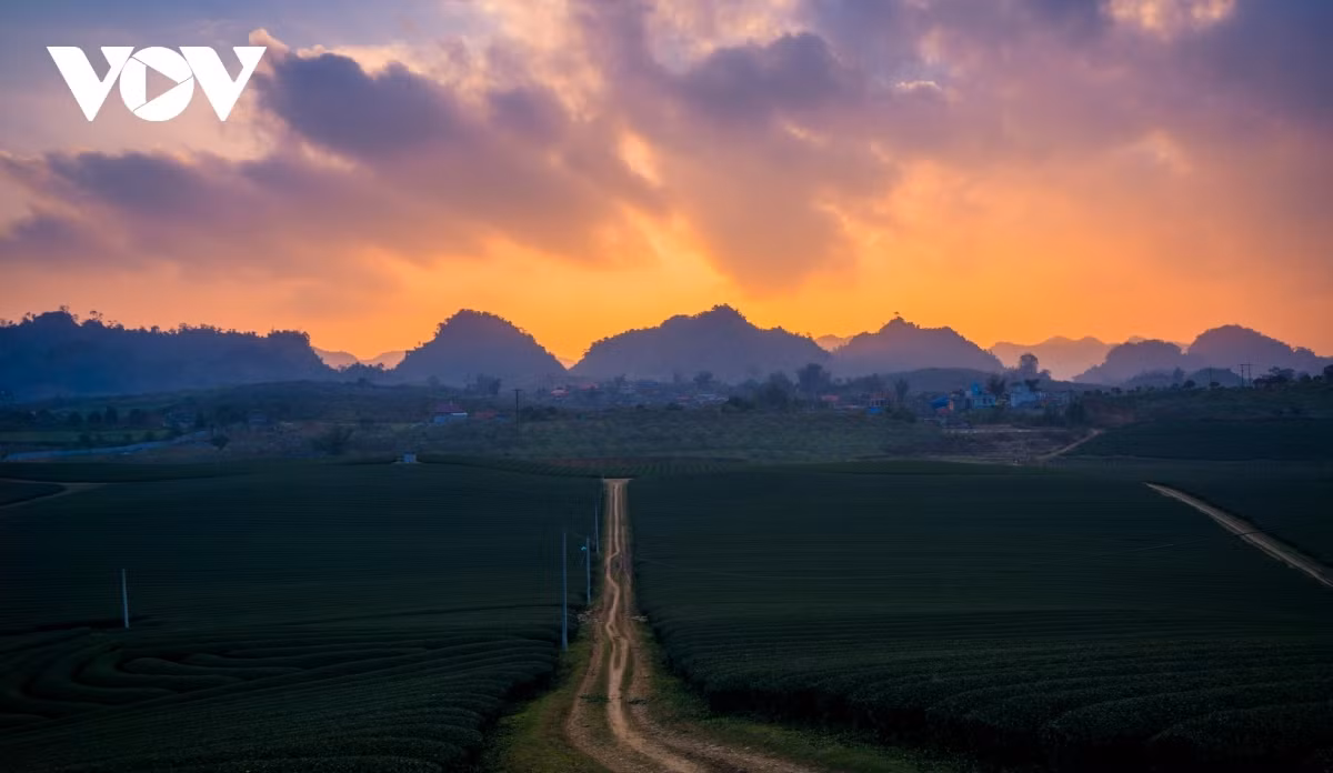 The sun sets on Moc Chau plateau in the northern province of Son La.
