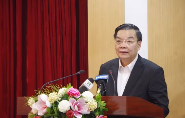 Hanoi to double down on COVID-19 control measures as cases surge ảnh 1 Hanoi Mayor Chu Ngoc Anh says the city will tighten COVID-19 prevention and control measures.