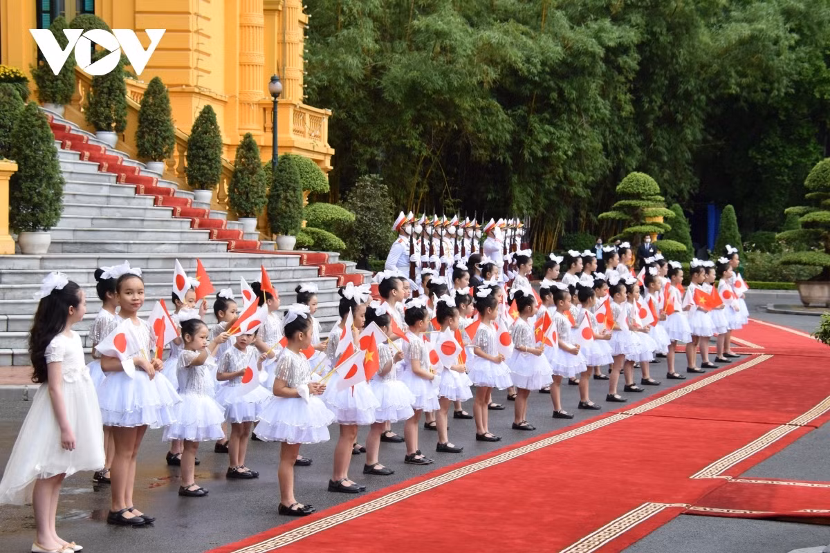 The visit by the&nbsp;Japanese PM&nbsp;takes place when the Vietnam-Japan extensive strategic partnership is growing steadily across multiple fields and both countries are actively preparing for a range of activities marking the 50th anniversary of their diplomatic ties in 2023.