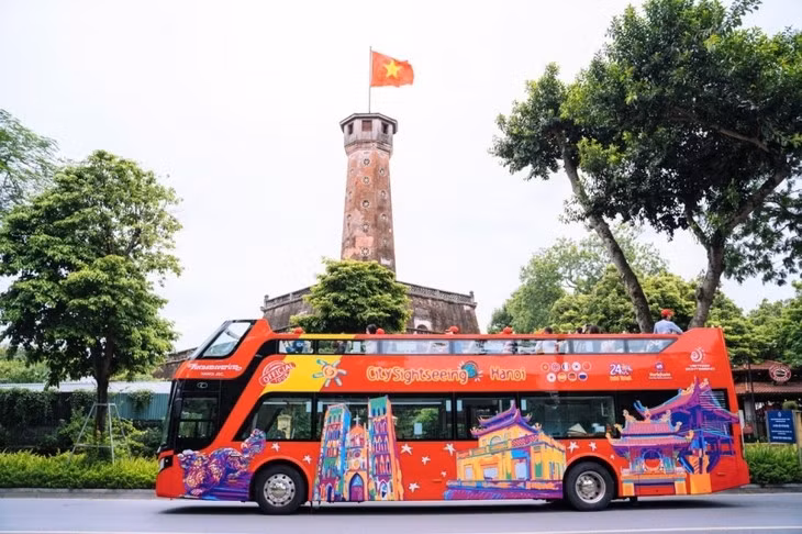 Hanoi city tour on double-decker bus ảnh 1