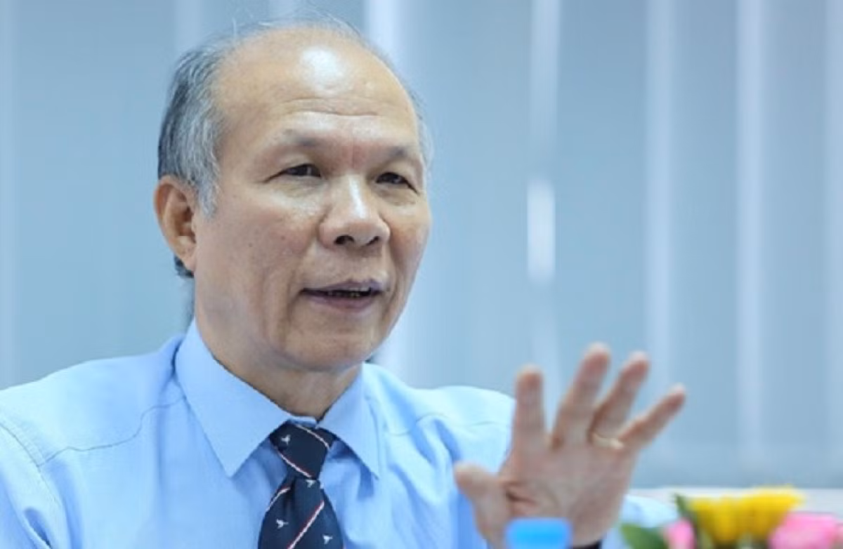 Assoc. Dr. Dinh Ngoc Thinh from the Academy of Finance warns about potential risks from investing in gold and stocks this year.