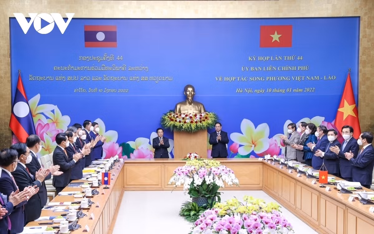 Highlights of Laos PM’s visit to Vietnam in photos ảnh 12 During the meeting, the two sides agree on the implementation of a bilateral co-operation plan from the beginning of the year, with a view to bolstering co-operation across multiple fields such as politics, foreign affairs, security and defence, investment, and trade.
