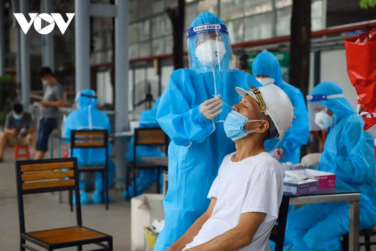 Daily COVID-19 infections keep rising, with nearly 119,000 recorded ảnh 1 Daily COVID-19 infections keep rising, with nearly 119,000 recorded ảnh 1