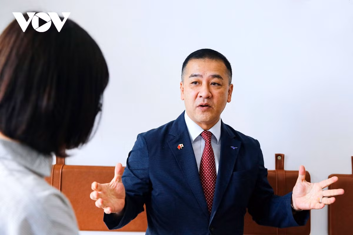 japanese businessman hopes to put smiles on faces of vietnamese children picture 1