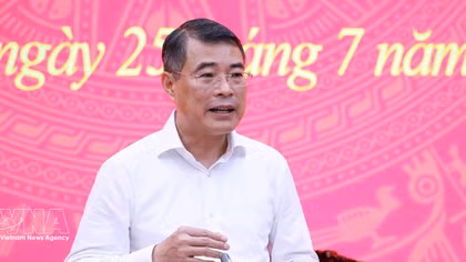 PM urges Dien Bien to turn border, aviation, historic legacy into growth engines