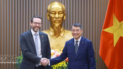 Vietnam attaches great importance to ties with UK: PM