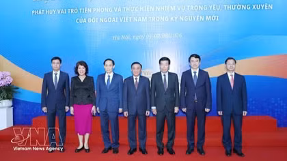 Politburo member and Permanent member of the Party Central Committee’s Secretariat Tran Cam Tu (centre) and leaders of the Ministry of Foreign Affairs at the plenary session on Party and people-to-people diplomacy on August 5, part of the 33rd Diplomatic Conference. (Photo: VNA)