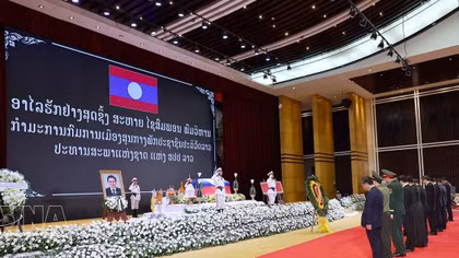 Vietnamese top legislator pays tribute to Lao NA President