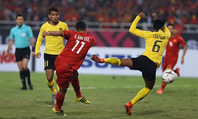 Nguyen Anh Ducs goal that brought Vietnam the win, was started from a counter attack. Photo by Duc Dong/VnExpress.
