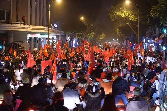 Vietnam goes into raptures as AFF Cup comes home - 12