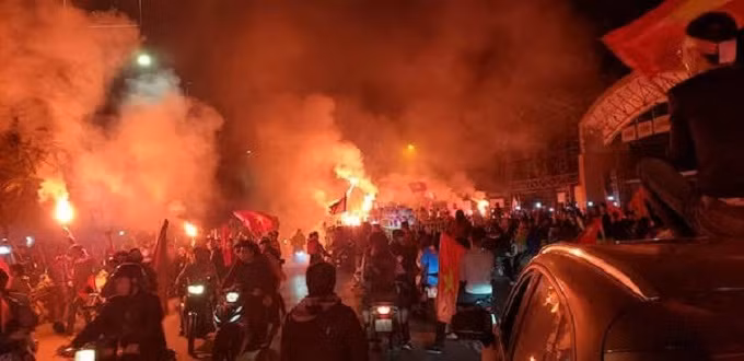 Vietnam goes into raptures as AFF Cup comes home - 11